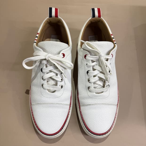 톰브라운 가죽 스니커즈