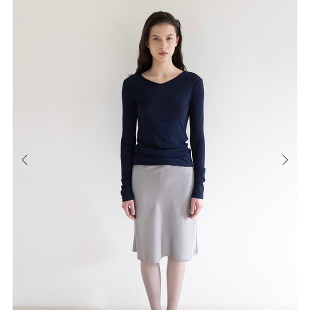 에레 V-NECK HIGH GAUGE LONGSLEEVE TOP 네이비