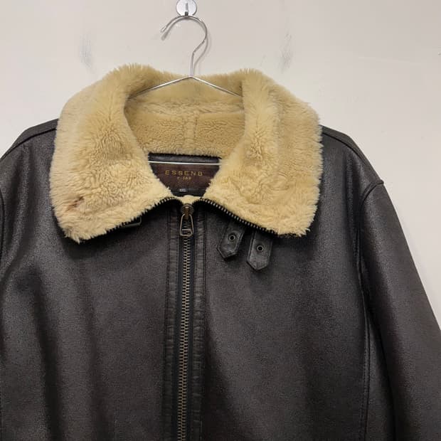 ESSEN B 비건레더 밍크 하이넥 무스탕