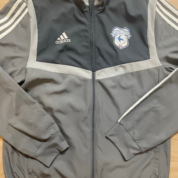아디다스 카디프 시티 바람막이 판매합니다