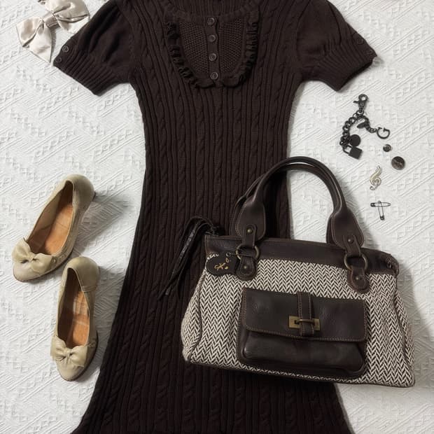 러플 버튼 디테일 케이블 니트 패턴 원피스