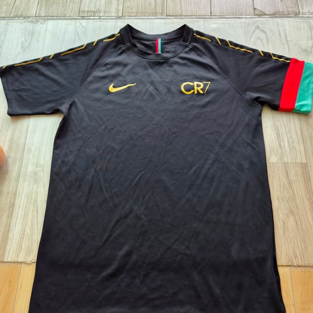 나이키 CR7 반팔티 S정도