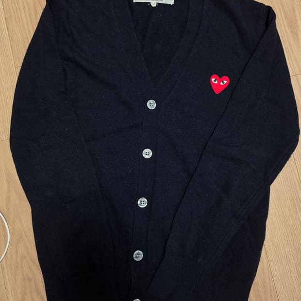 M) 꼼데가르송 레드자수 와펜 가디건