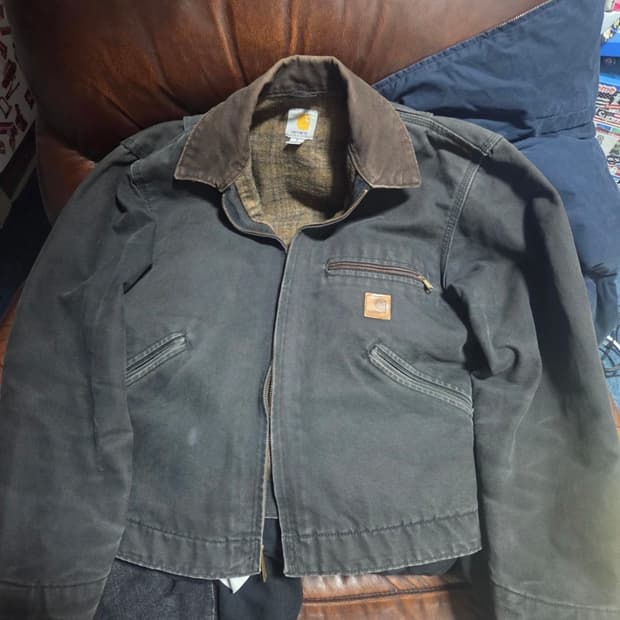 칼하트 j97 blk s사이즈