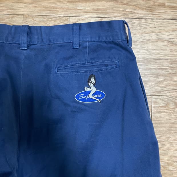 슈프림 핀업걸 치노 34