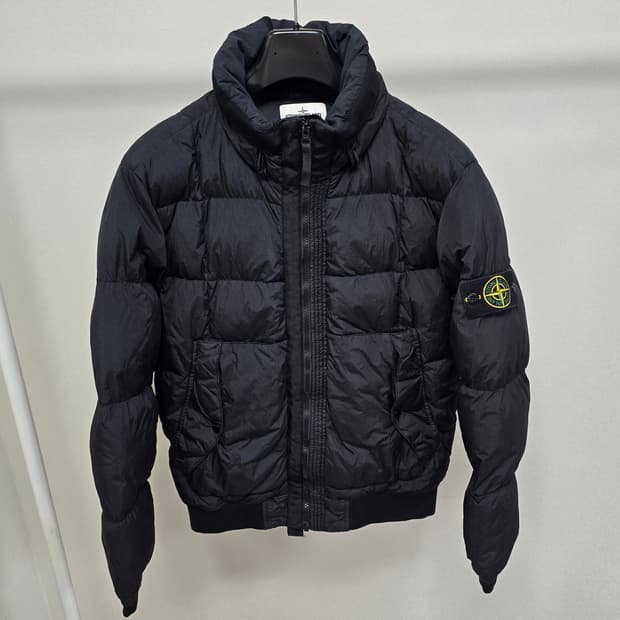 스톤아일랜드 크링클랩스 논후드 패딩 m사이즈 95 판매