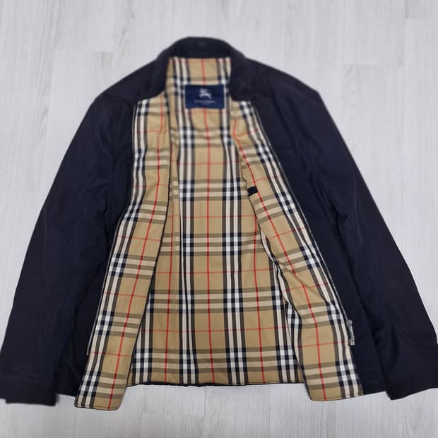 버버리 자켓 (made in england) 드라이클리닝O