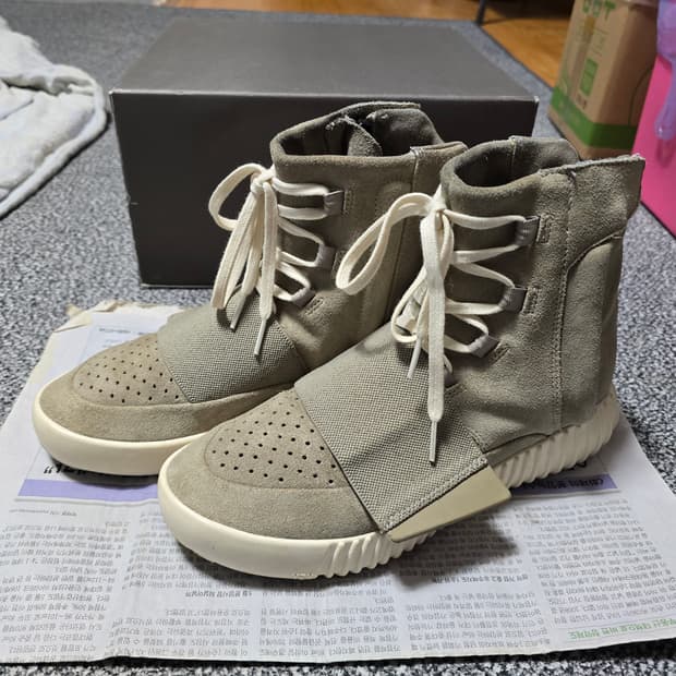 [250] 아디다스 이지부스트 750 OG 라이트 브라운