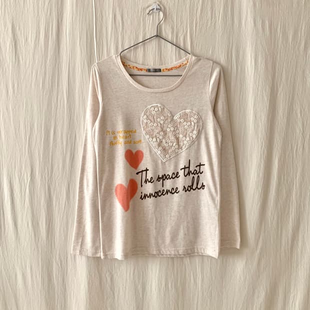 시네마클럽 레이스 하트 패치 티셔츠