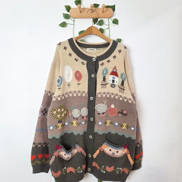 아기자기 포인트 가득 가디건