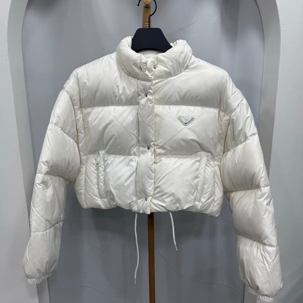 프라다 컨버터블 숏패딩 40사이즈