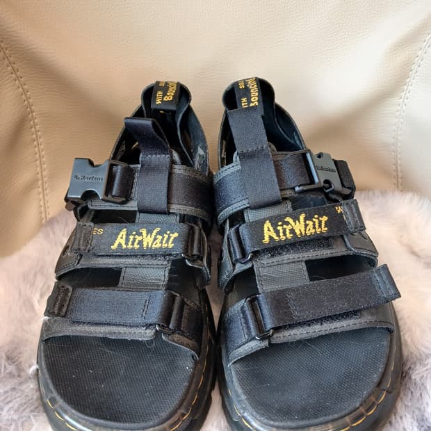 닥터마틴 정품 여성 스트랩 샌들 UK.6 사이즈 (뒷면 높이 4센치)