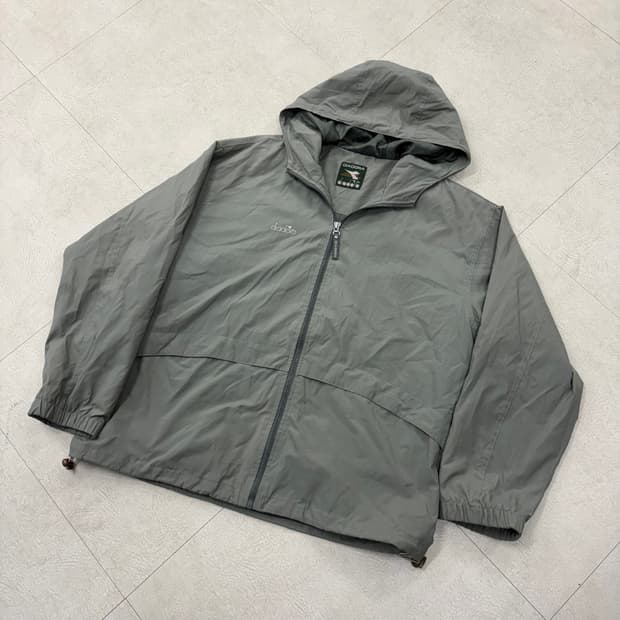 디아도라 올드스쿨 스몰로고 바람막이