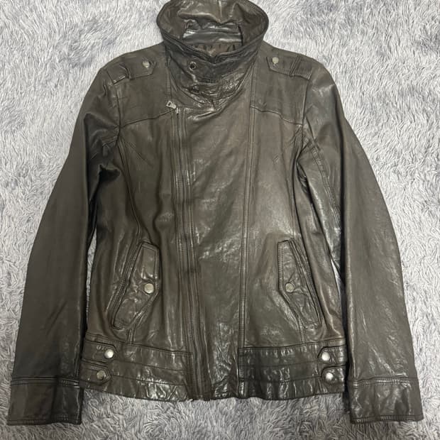 Guess 하이넥 사선 집업 램스킨 자켓