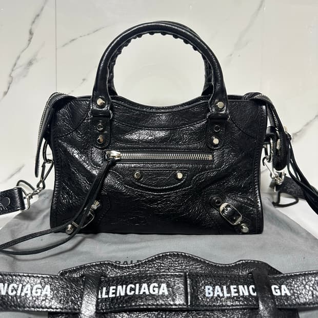 [SA급 정품] 발렌시아가 로고스트랩 시티 모터백 미니 