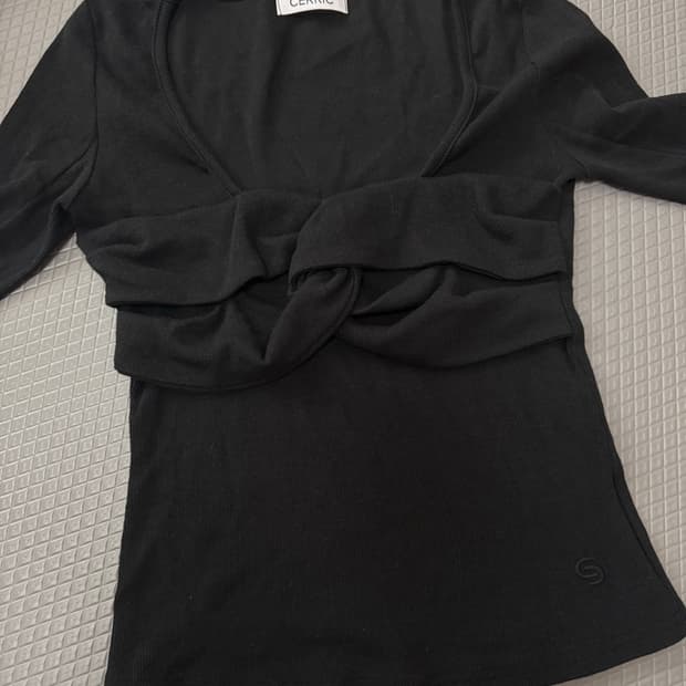 세릭 긴팔 티셔츠