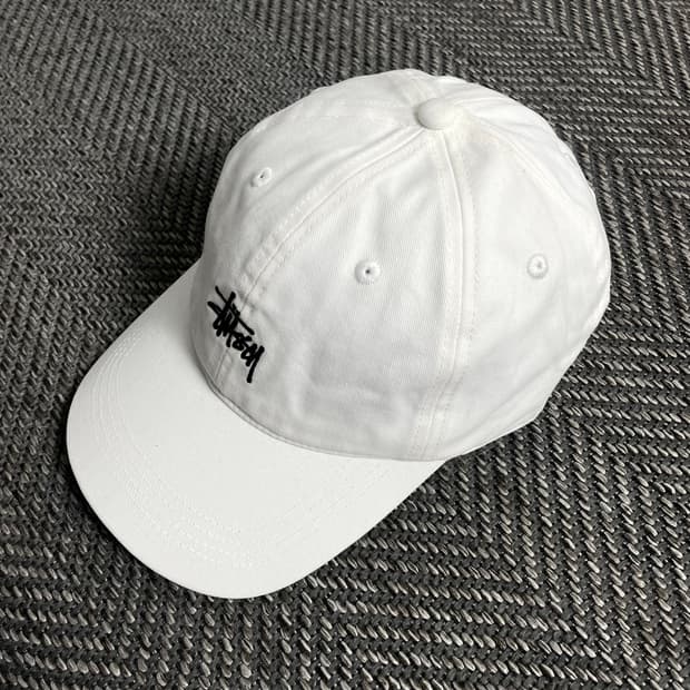 스투시 스탁 로고 자수 볼캡 화이트 y 4174