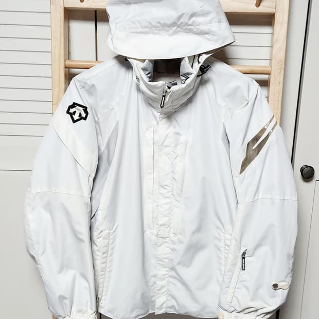 데상트 화이트 점퍼 바람막이 자켓