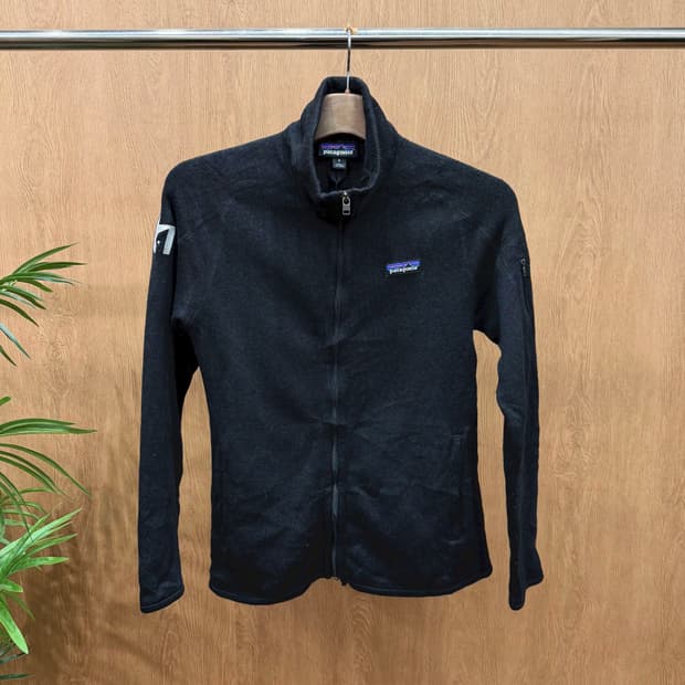파타고니아 하이넥 집업 플리스 자켓 헬로 오피스 로고 자수 디테일 블랙