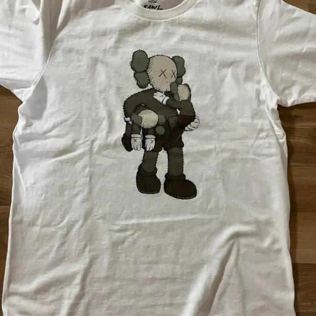 Kaws X Uniqlo 티셔츠