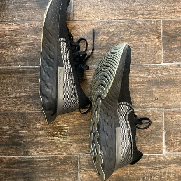 나이키 리액트 인피니티 런닝화 블랙 280mm