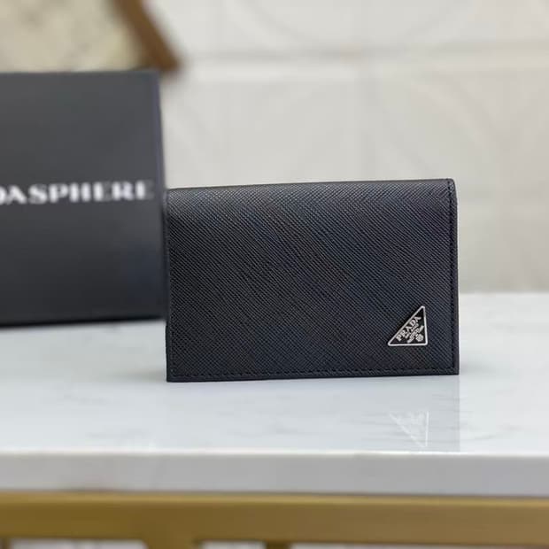 프라다 사피아노 레더 지갑 블랙