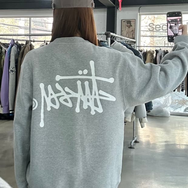 스투시 백로고 맨투맨 그레이