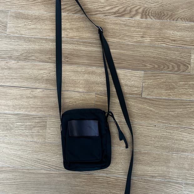 지용킴 크로스 미니백