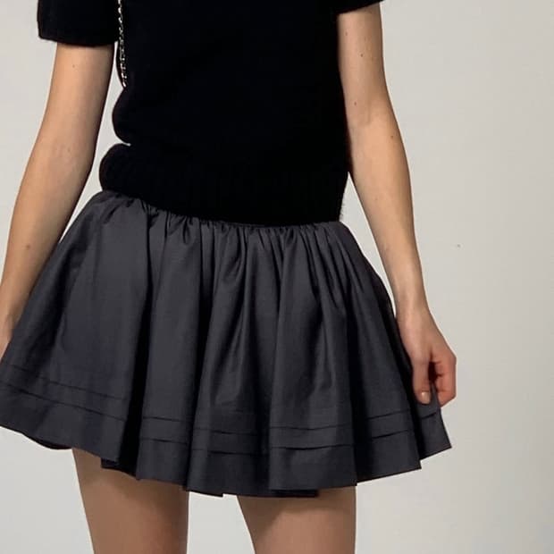 더바넷 Grey pleated tiered mini skirt [M]