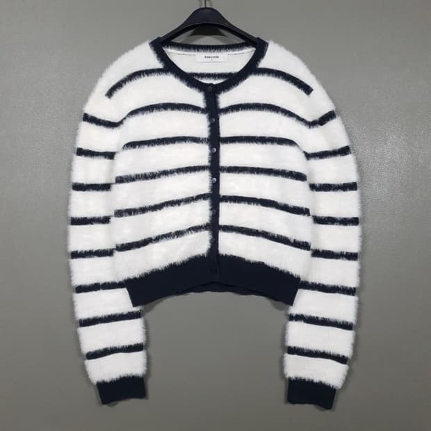 여성 85 (S) 에잇세컨즈 스트라이프 헤어리 니트 버튼 가디건 크롭핏