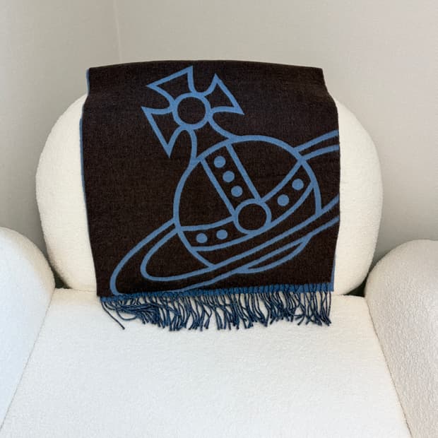 비비안웨스트우드 리버시블 빅로고 머플러 브라운