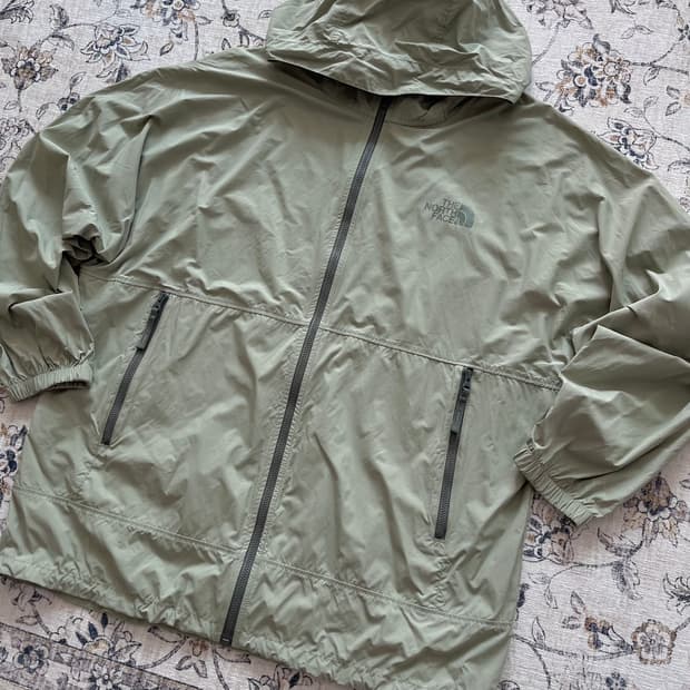 노스페이스 말차색 바람막이