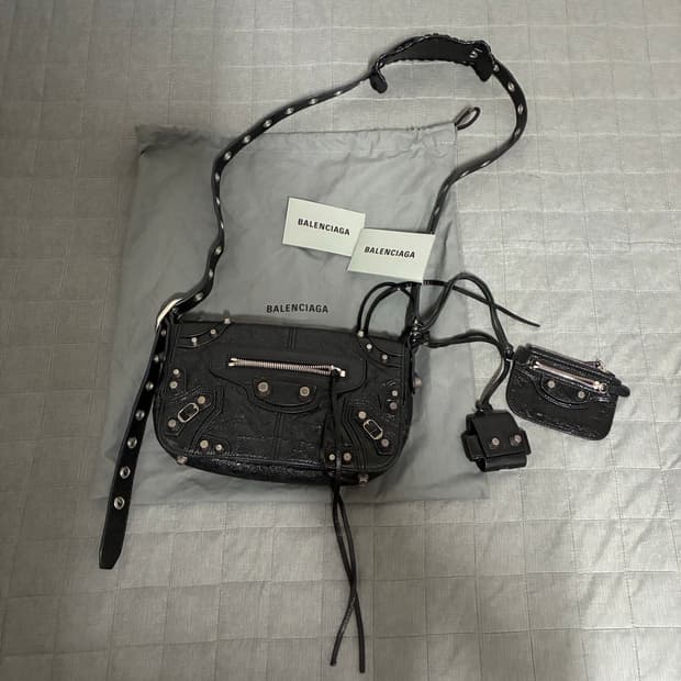 [XS] 발렌시아가 르카골 램스킨 플랩백 블랙