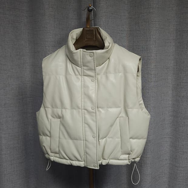 XS ) 에잇세컨즈 여성 오버핏 합성가죽 패딩 베스트 아이보리
