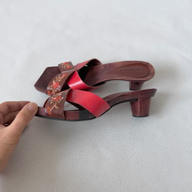 [US7.5]DKNY 오리엔탈 우드굽 뮬(SPAIN)