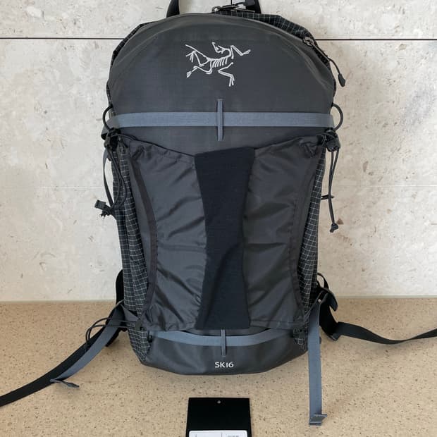 아크테릭스 러쉬 SK16 백팩 블랙 (마이콘16) + 헬맷 캐리팩