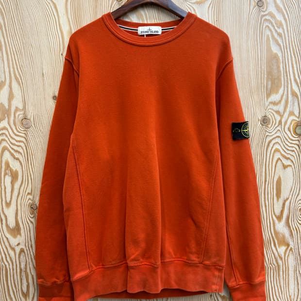 스톤아일랜드 와펜 패치 크루넥 맨투맨