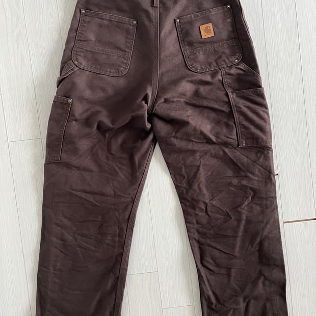 칼하트 B136 다크브라운 더블니 30x30