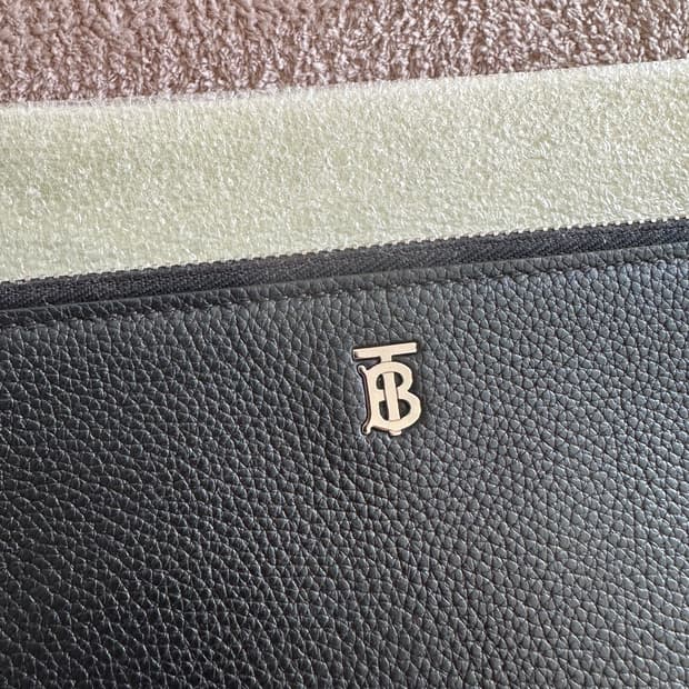 [정품] 남성 버버리 블랙 레더 파우치 클러치(거의 새상품)