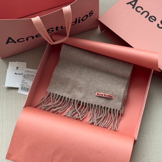 아크네스튜디오 머플러 풀박스