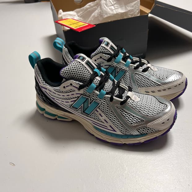 뉴발란스 1906R 화이트 블루 퍼플 270mm 새상품