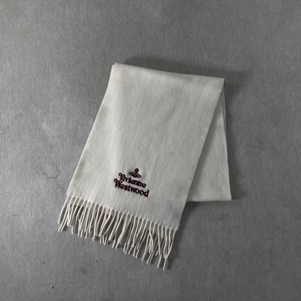 비비안 웨스트우드 자수로고 울 화이트 머플러 