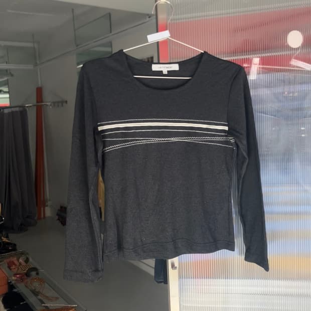 스티치 디테일 롱슬리브