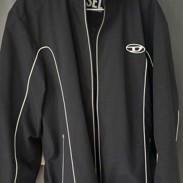 디젤 콘트라스트 파이핑 바람막이