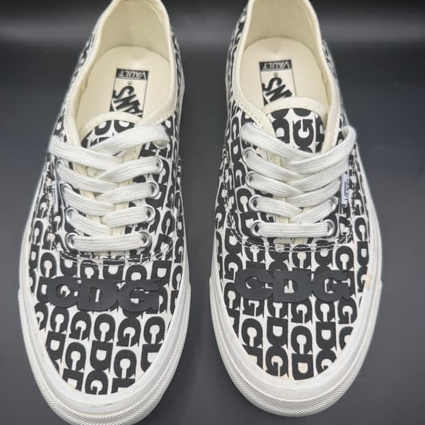 꼼데가르송 x 반스(VANS) 볼트 어센틱 스니커즈