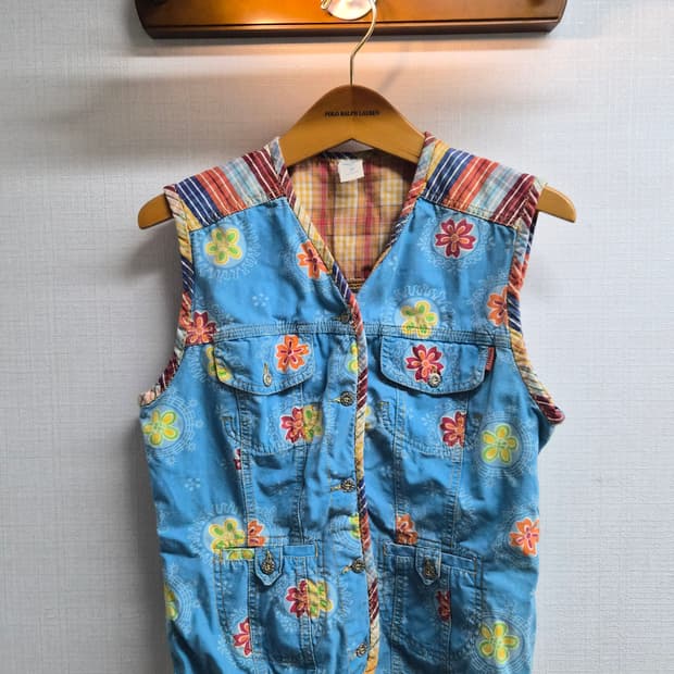 38) 오일릴리 이태리 생산 조끼 팝니다