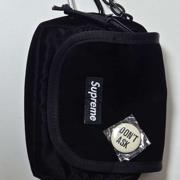 슈프림 벨벳 미니 파우치 블랙