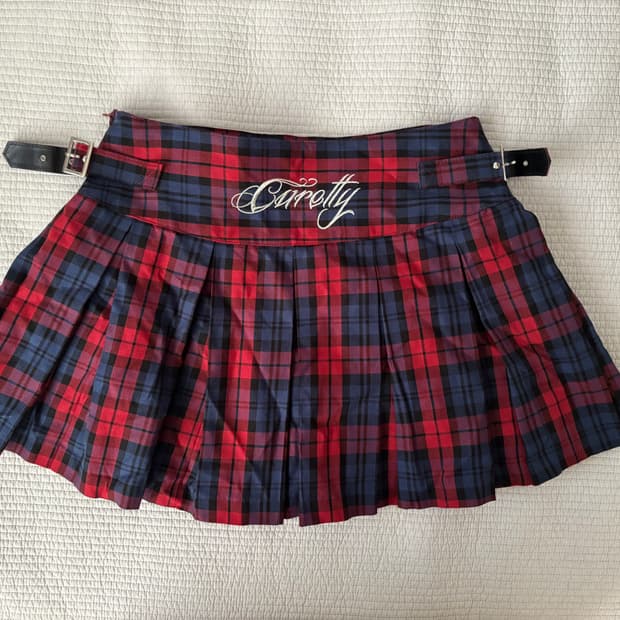 큐리티 버클 플리츠 스커트