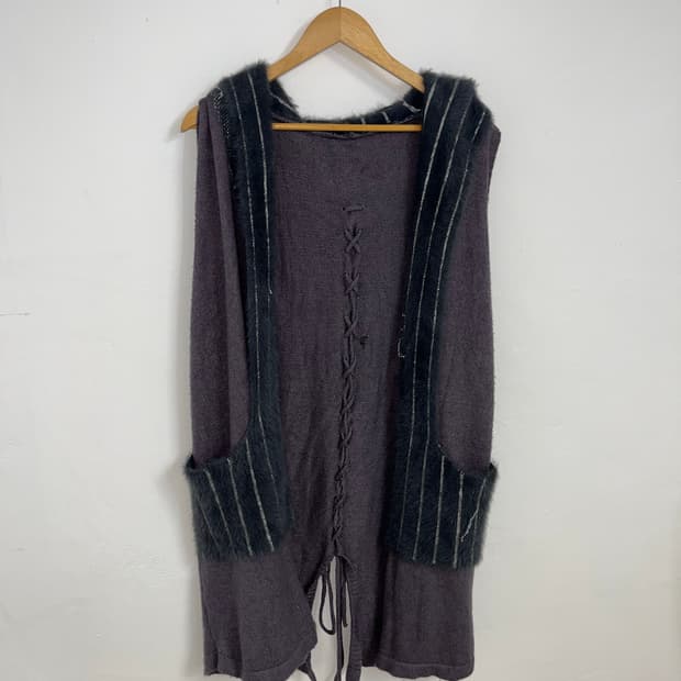 그레이 아일렛 후드 니트 베스트