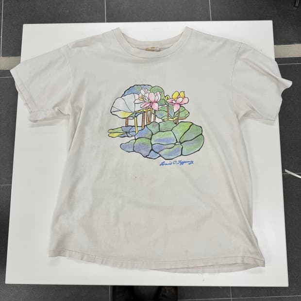 90‘s Lotus Flower Motif Art T-shirts